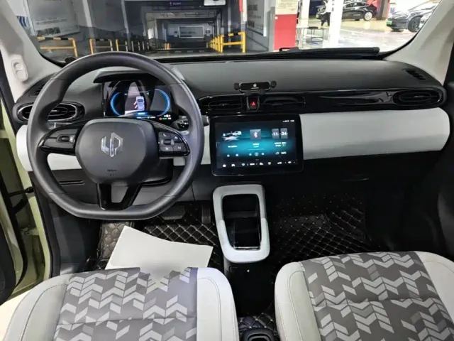 Leapmotor T03 — Фото автомобиля 9