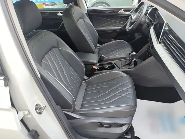Volkswagen Tiguan L — Фото автомобиля 24