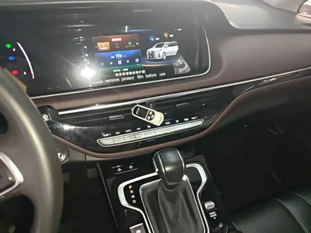 GAC Trumpchi M6 — Фото автомобиля 12