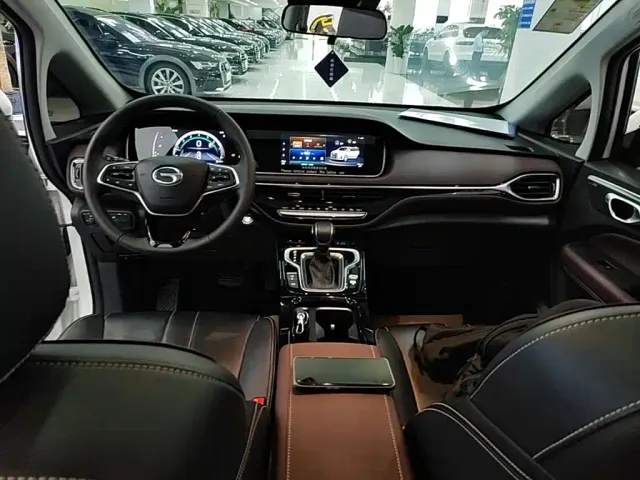 GAC Trumpchi M6 — Фото автомобиля 5
