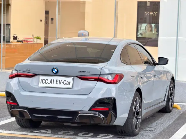 BMW i4 — Фото автомобиля 8