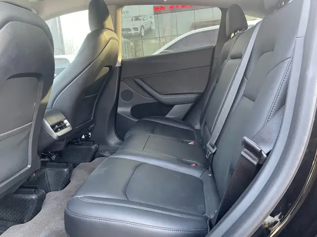 Tesla Model Y — Фото автомобиля 8