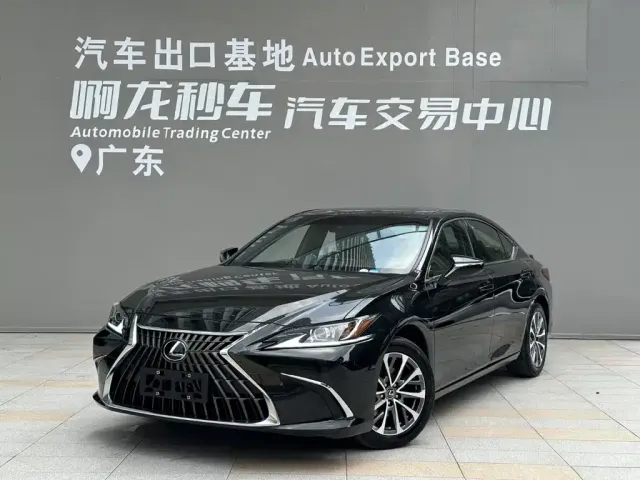 Фотография автомобиля — Lexus ES