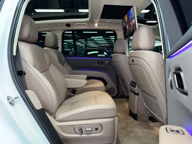 Li Auto i8 — Фото автомобиля 12