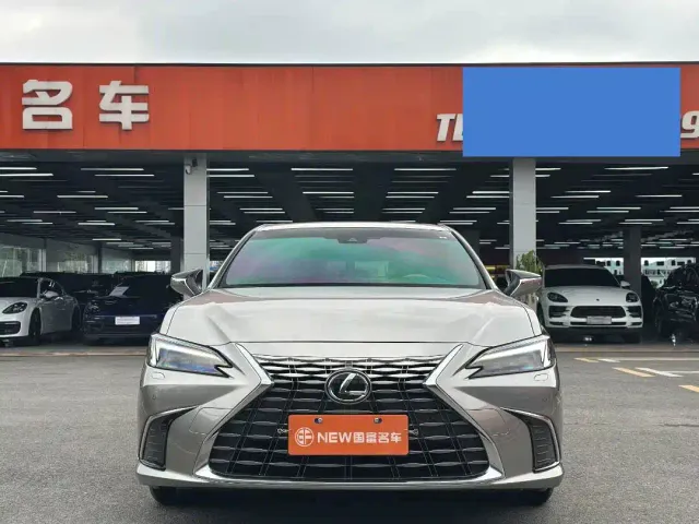 Lexus ES — Фото автомобиля 2