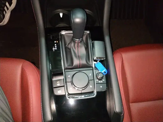 Mazda Axela — Фото автомобиля 13