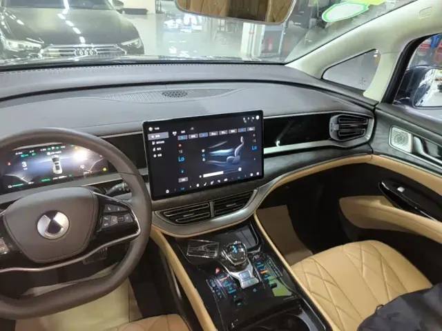 Denza Denza D9 2023 DM-i 965 Premium — Фото автомобиля 12