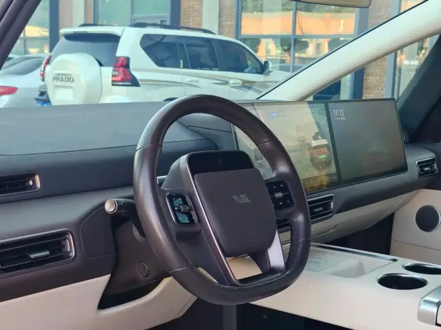 Li Auto MEGA — Фото автомобиля 12