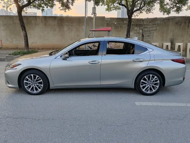 Lexus ES — Фото автомобиля 7