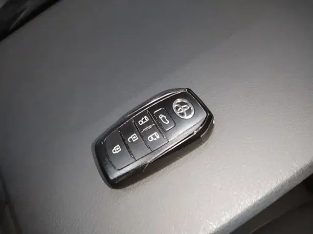 Toyota Sienna — Фото автомобиля 8