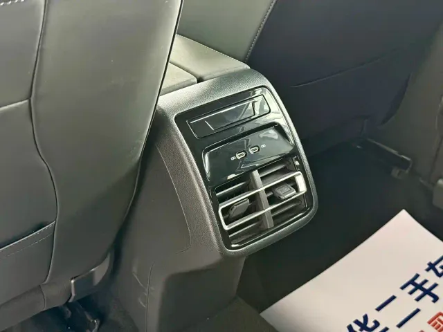 Volkswagen Tiguan L — Фото автомобиля 14