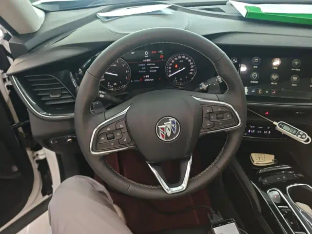 Buick Envision Plus — Фото автомобиля 10