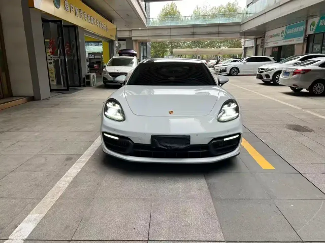 Porsche Panamera — Фото автомобиля 3