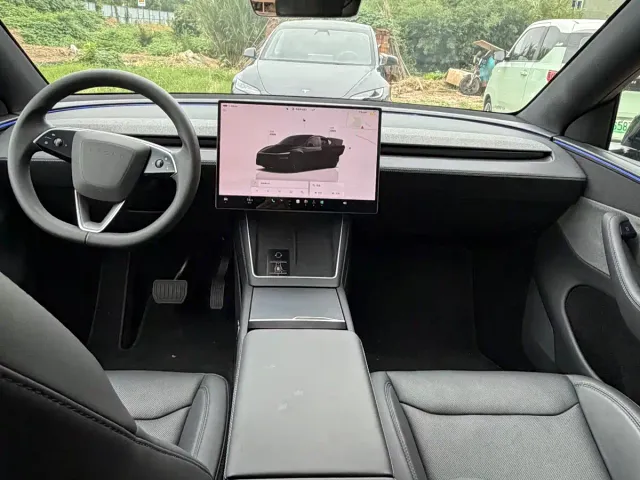 Tesla Model Y — Фото автомобиля 11