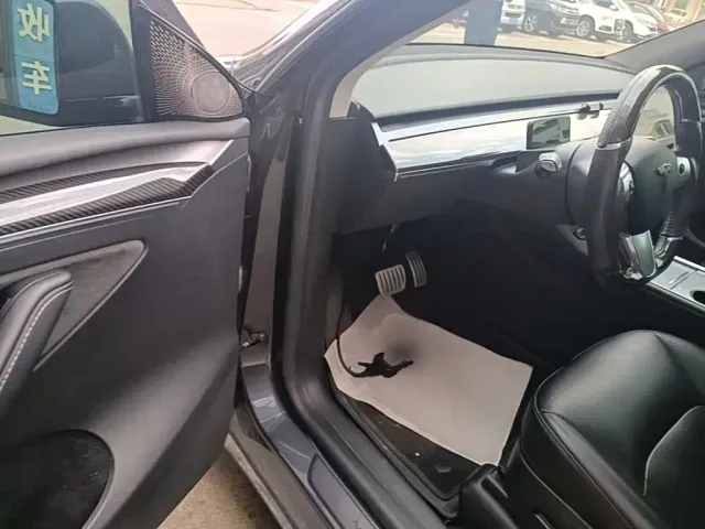 Tesla Model Y — Фото автомобиля 15