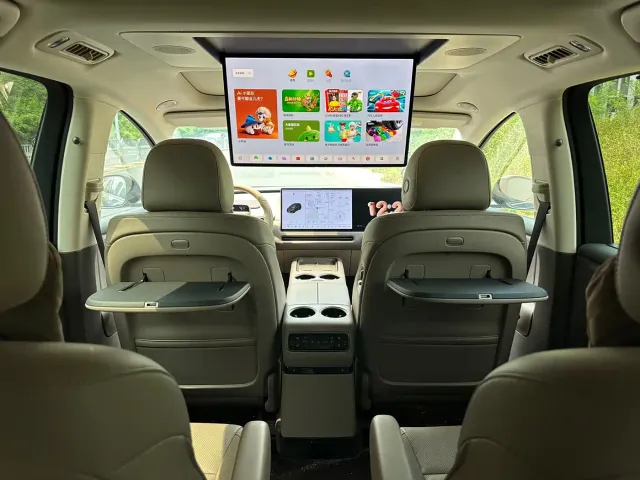 Li Auto i8 — Фото автомобиля 12