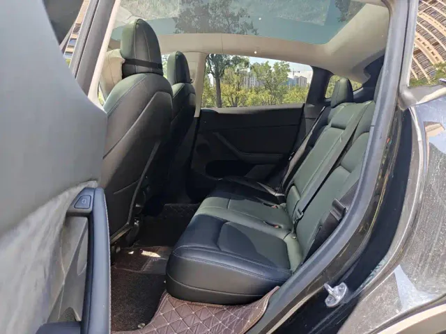 Tesla Model Y — Фото автомобиля 12