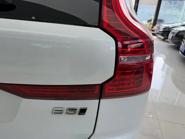 Volvo XC60 — Фото автомобиля 25