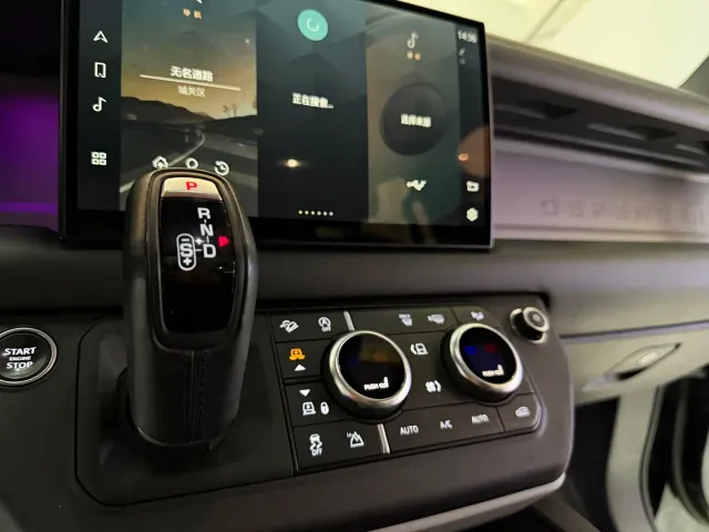 Land Rover Defender — Фото автомобиля 11