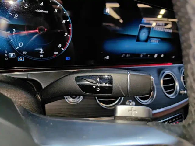 Mercedes-Benz E-Class — Фото автомобиля 13