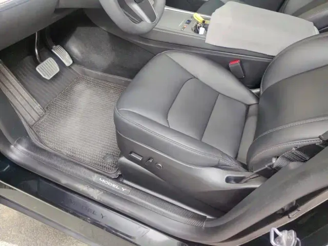 Tesla Model Y — Фото автомобиля 9