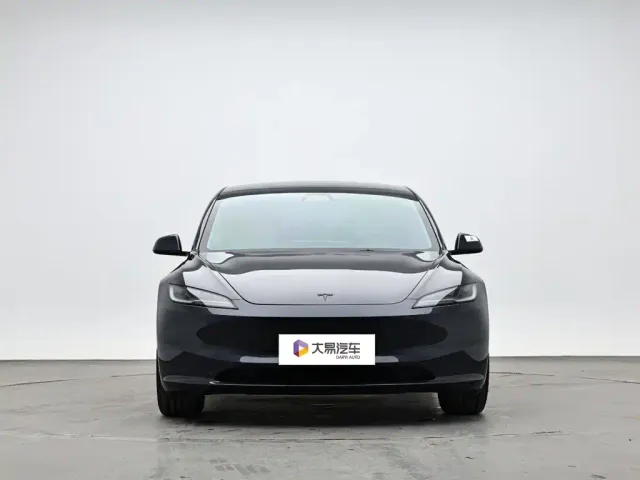 Tesla Model 3 — Фото автомобиля 2