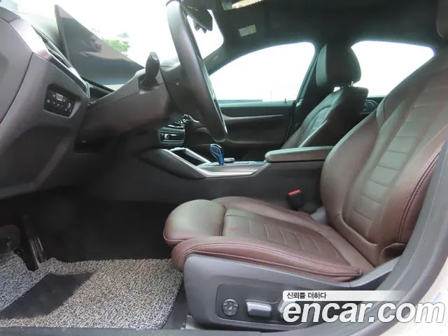 BMW i4 — Фото автомобиля 15