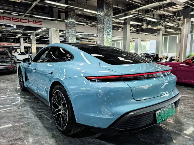 Porsche Taycan — Фото автомобиля 7