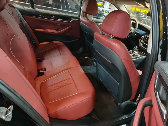 BMW 5 Series — Фото автомобиля 9