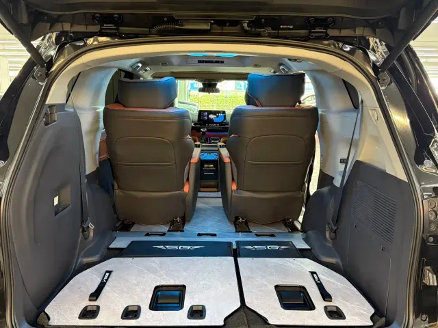 Toyota Sienna — Фото автомобиля 18