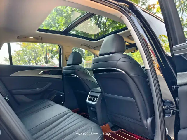 Hongqi H5 — Фото автомобиля 10