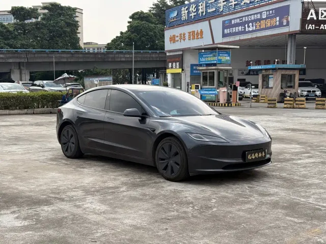 Tesla Model 3 — Фото автомобиля 3