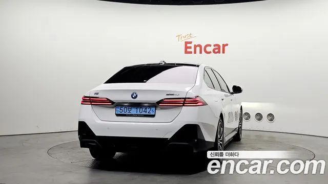 BMW i5 — Фото автомобиля 4