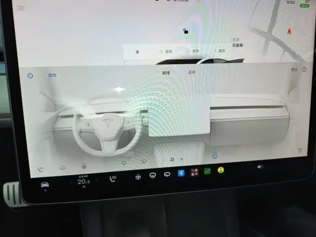 Tesla Model 3 — Фото автомобиля 12