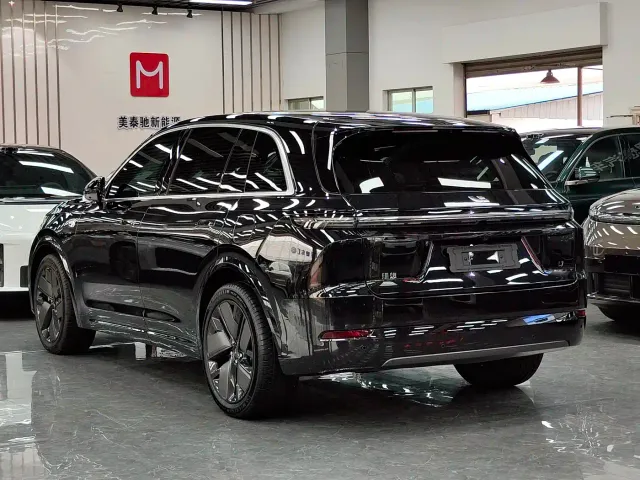 Li Auto L7 — Фото автомобиля 13