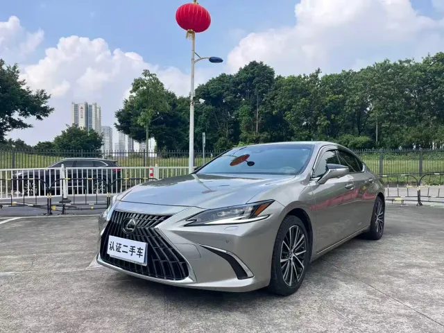Lexus ES — Фото автомобиля 3