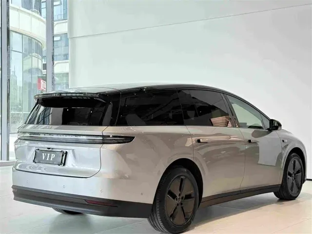 Li Auto i8 — Фото автомобиля 6