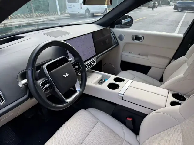 Li Auto L9 — Фото автомобиля 4