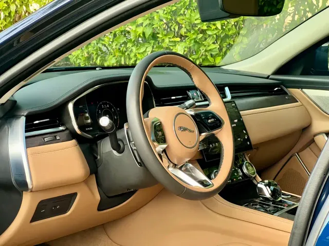 Jaguar XFL — Фото автомобиля 8