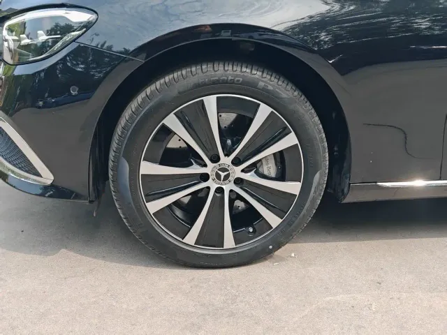 Mercedes-Benz E-Class — Фото автомобиля 14