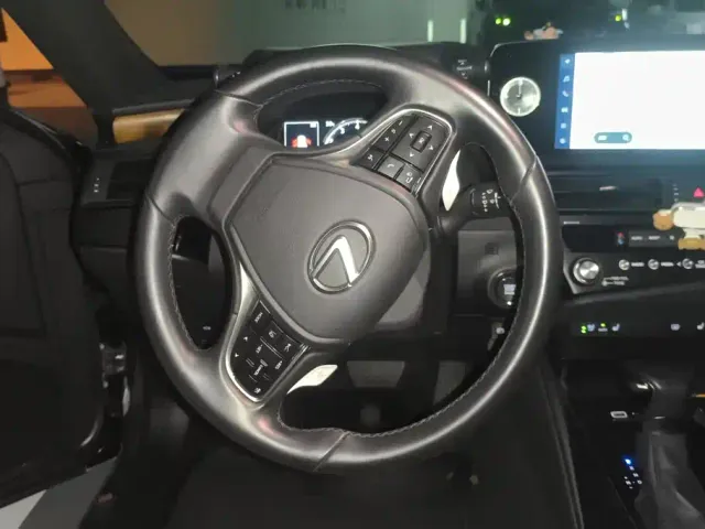 Lexus ES — Фото автомобиля 15