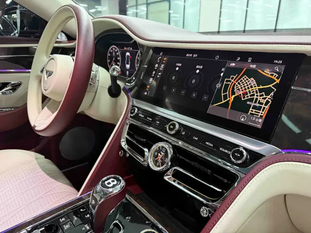 Bentley Flying Spur — Фото автомобиля 18