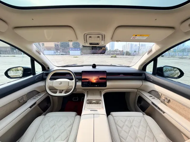 Nio ES8 — Фото автомобиля 8