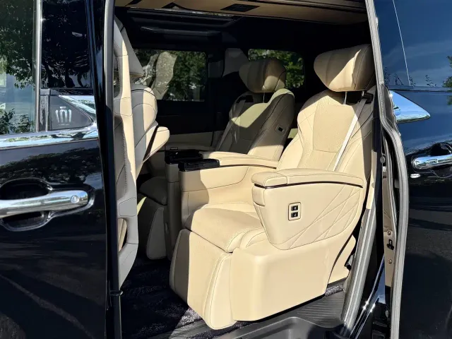 Toyota Vellfire — Фото автомобиля 12