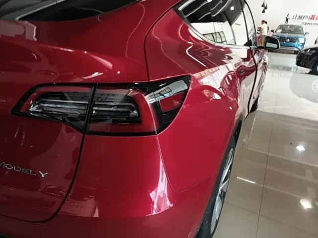 Tesla Model Y — Фото автомобиля 7