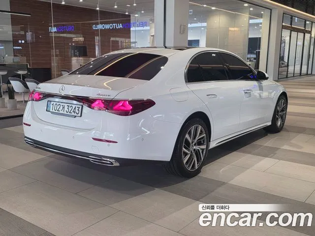 Mercedes-Benz E-Class — Фото автомобиля 2
