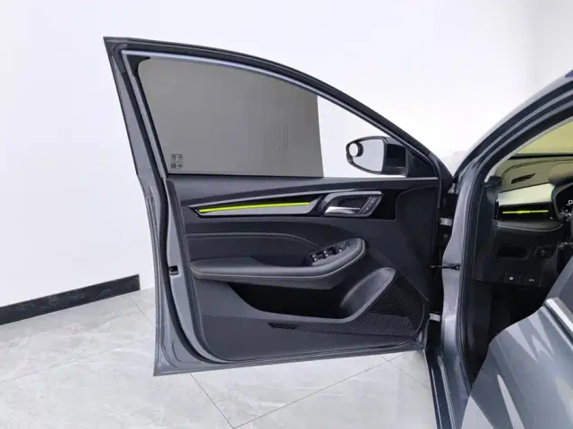 Roewe i5 — Фото автомобиля 7