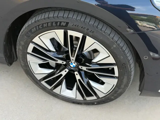 BMW 5 Series — Фото автомобиля 15