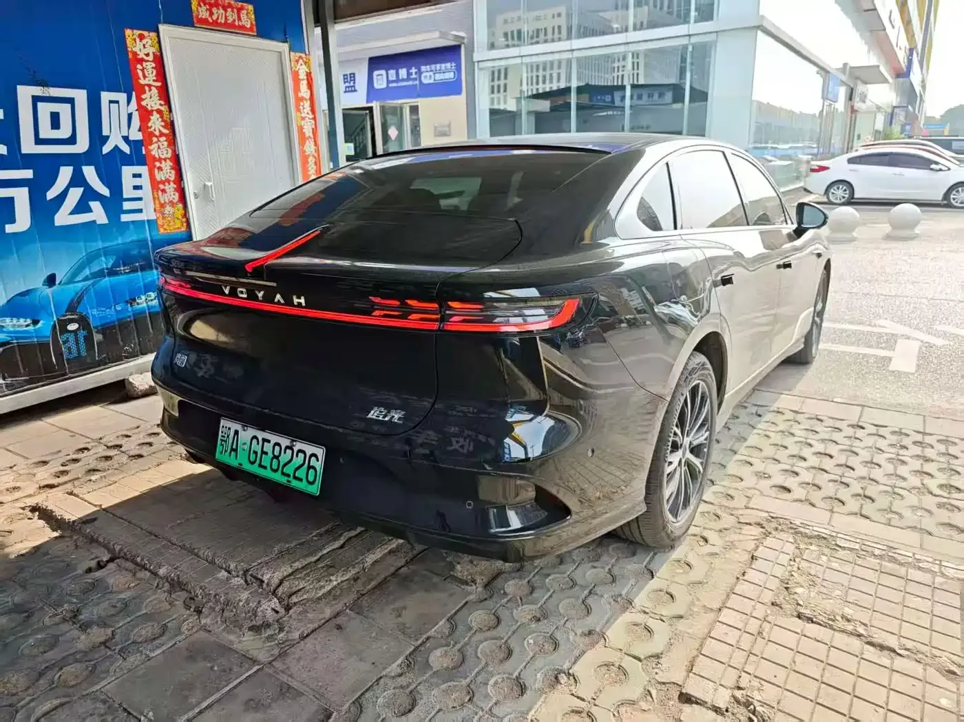 Voyah Auto VOYAH Zhuiguang 2024 PHEV AWD Ultra-long Range Executive Edition — Фото автомобиля 7