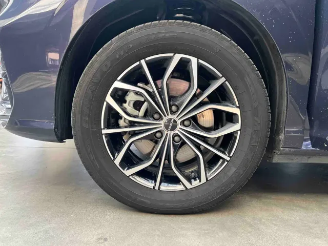 Roewe iMAX8 — Фото автомобиля 12